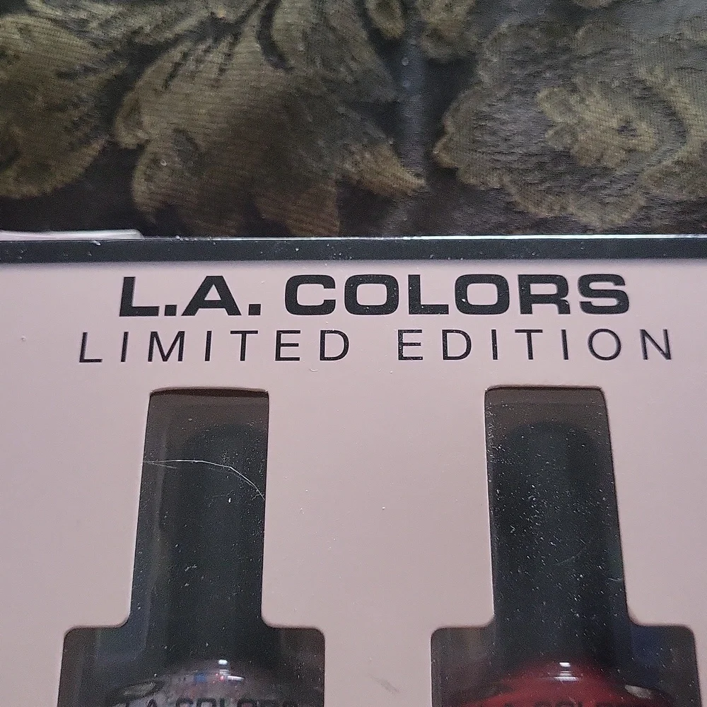 L.A. Colors Luxe Polish Limited Edition Set Ten Beautiful Nail Polish  Colors